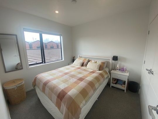 Discover effortless living in this stylish townhouse located in the heart of Hillcrest. - Photo 1