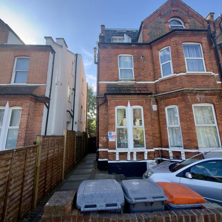 Studio to rent - Photo 1