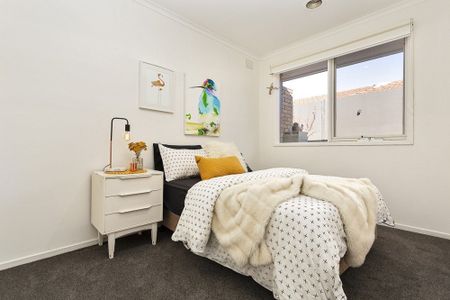 Modern & Spacious 2-Bedroom Unit in the Heart of Essendon - Photo 2