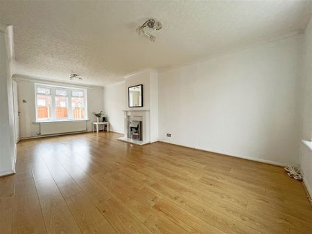 3 bedroom Terraced House to rent - Photo 3