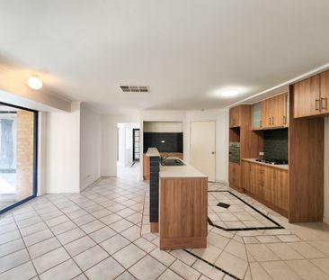GREAT 4x2x2 FAMILY HOME W/ POOL IN BALLAJURA - Photo 1