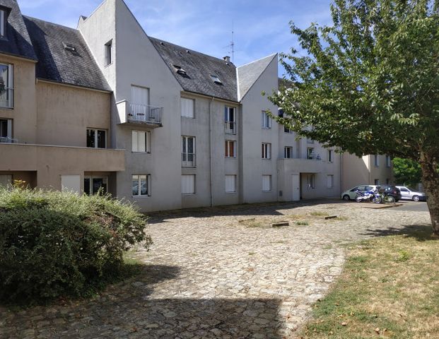 Location Appartement 5 pièces 98 m² Bourges - Photo 1