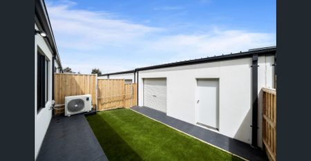 Stylish New Home - Photo 3