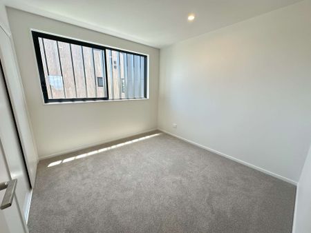 Brand New Three Bedroom Home in Glendowie - Photo 3