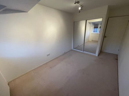 4 bedroom detached house to rent - Photo 2