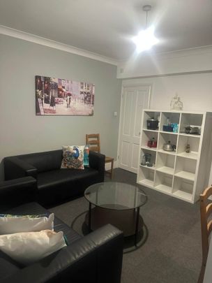 Room 2: 18 Rupert Road, Guildford, GU2 7NE - Photo 1