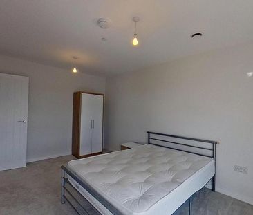 3 bedroom flat to rent - Photo 2