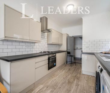 4 bedroom terraced house to rent - Photo 6