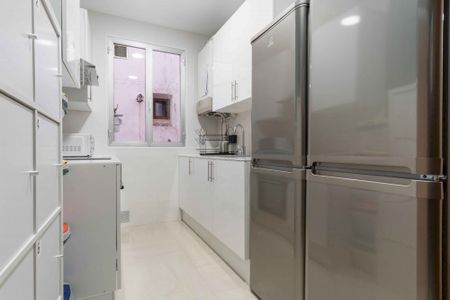 Charming exterior room at Plaza de la Marina Española - Photo 5