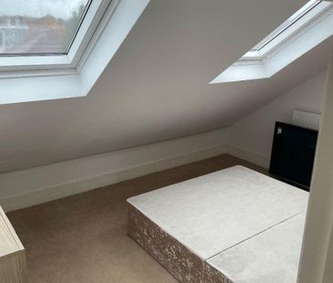 5 bedroom semi-detached house to rent - Photo 4