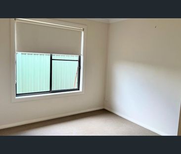 Modern duplex in South Dubbo - Photo 4