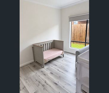 Spacious Family Home with Flexible Fifth Bedroom - Photo 5
