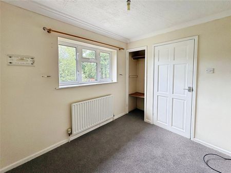 Hawthorn Road, Woking, Surrey, GU22 0BG - Photo 2