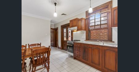 City Cottage - Photo 2