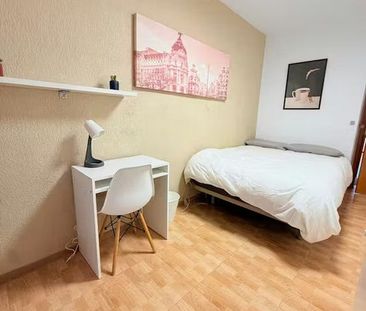 Calle Santanderina, Madrid, Community of Madrid 28053 - Photo 1