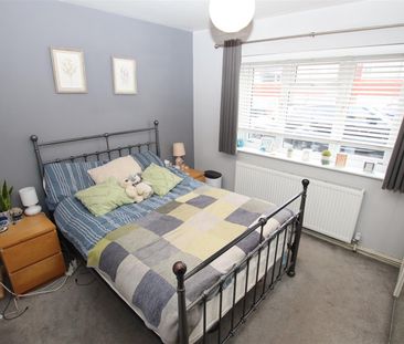 2 bedroom Maisonette to let - Photo 3