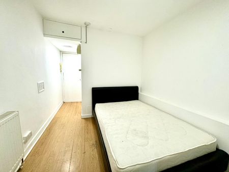 Fitzjohns Ave, Hampstead, London, NW3 - Photo 2