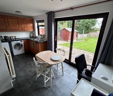 2 bedroom semi-detached house to rent - Photo 6