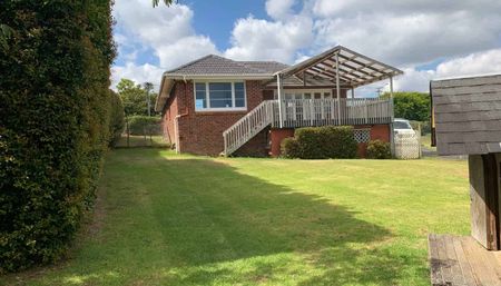 Classic three Bedroom family home - Photo 5