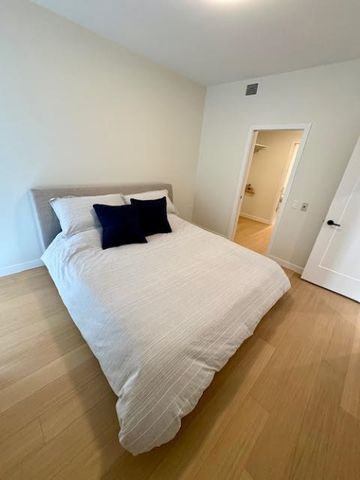 Stunning Top Floor Unit – ZARA 2 - Photo 5