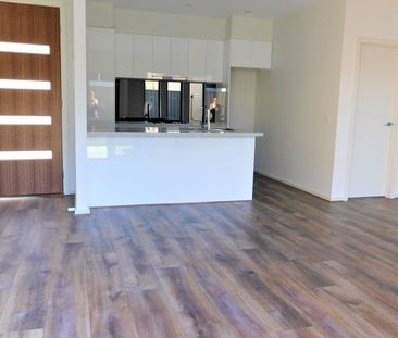 PERFECT TOWNHOUSE - Photo 4