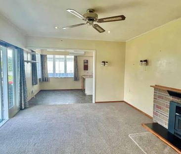 Large 4 Bedroom - Photo 3