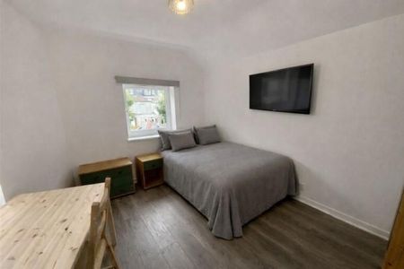 6 bedroom house to rent - Photo 2