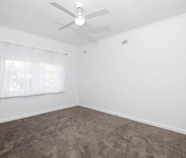 Find space: where light-filled living meets leafy surrounds - Photo 4