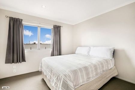 Beautiful Townhouse in Papatoetoe - Photo 4