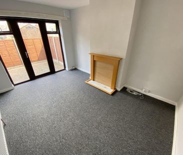 4 bedroom semi-detached house to rent - Photo 6