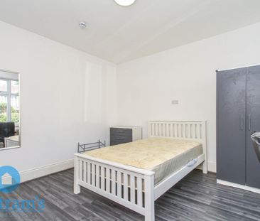 5 bed Semi-Detached House for Rent - Photo 3