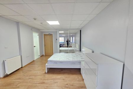 London Road - Photo 2