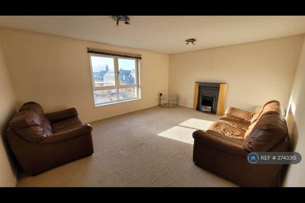 3 bedroom flat to rent - Photo 1