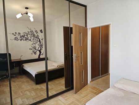 Przestronne dwupokojowe z balkonem blisko metra 54.6 m² - Photo 3