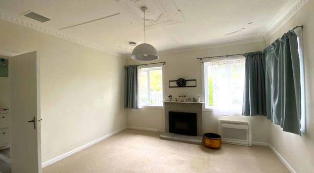 Queens Park doorstep - Photo 1