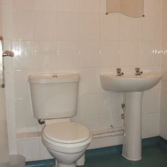 6 Bed - Student Flat - Bradford - Photo 4