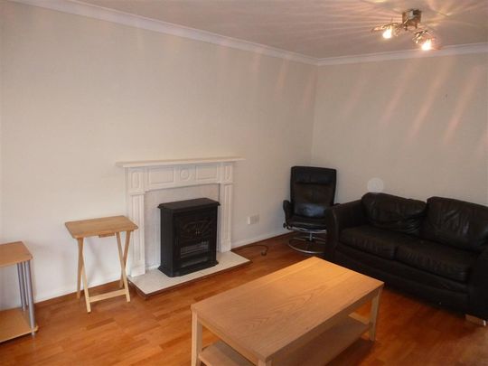 Eltham Rise, Leeds - Photo 1