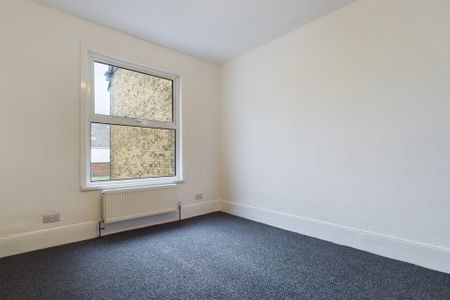 4 bedroom maisonette to rent - Photo 4