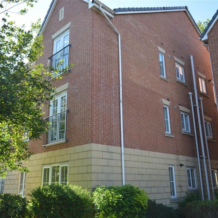 2 bedroom Flat To Let - Photo 2