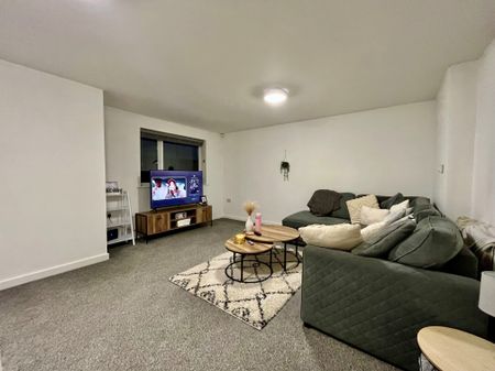 Stanks Drive, Leeds - Photo 2