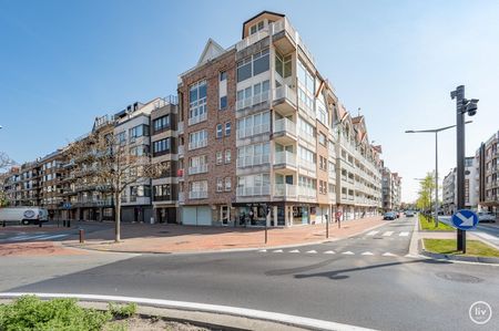 GEMEUBELD - Heel mooi afgewerkt en centraal gelegen appartement, met een open zicht op het Abraham Hansplein. - Photo 4