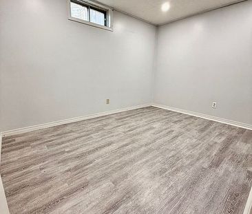 For Lease - 16 Eastman Crescent, Newmarket, Ontario - Photo 2