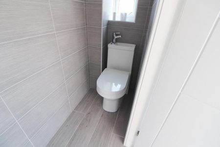 4 bedroom semi-detached house to rent - Photo 2