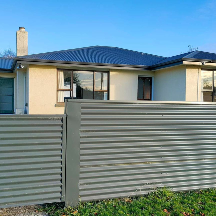 Three bedroom home in Waikiwi! - Photo 1