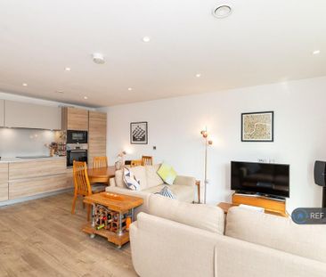 2 bedroom flat to rent - Photo 2