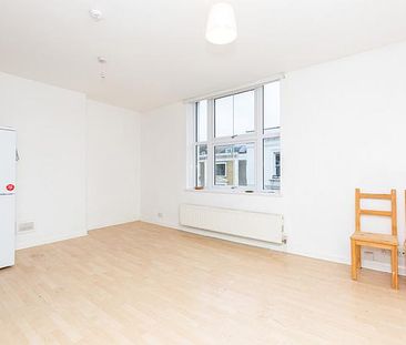Large 1 bedroom in the heart of Hackney close to amenities and green spaces - Photo 6
