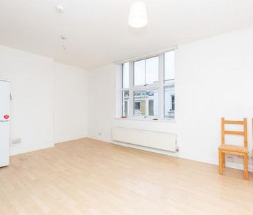 Large 1 bedroom in the heart of Hackney close to amenities and gree... - Photo 6