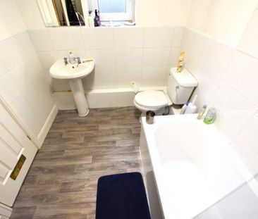 2 bedroom Flat in Montagu Drive, Leeds - Photo 3