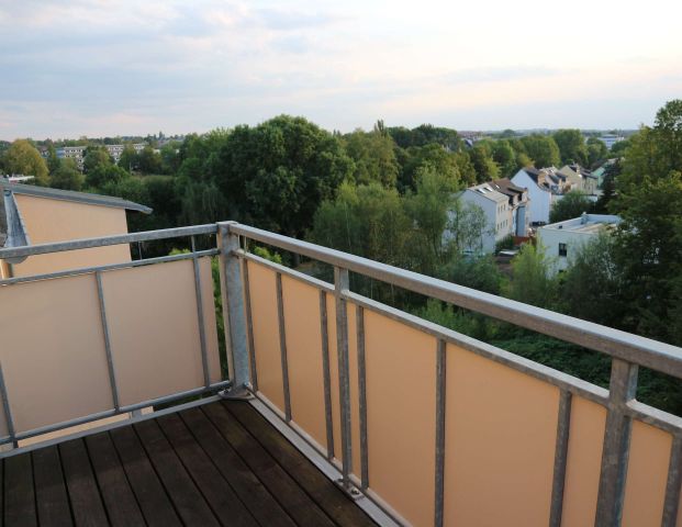 TOP Whg. im DG - frei ab 1.3.25 - Laminat - großer Balkon** - Photo 1