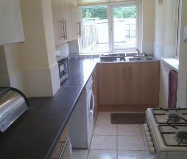 3 bedroom semi-detached house to rent - Photo 5